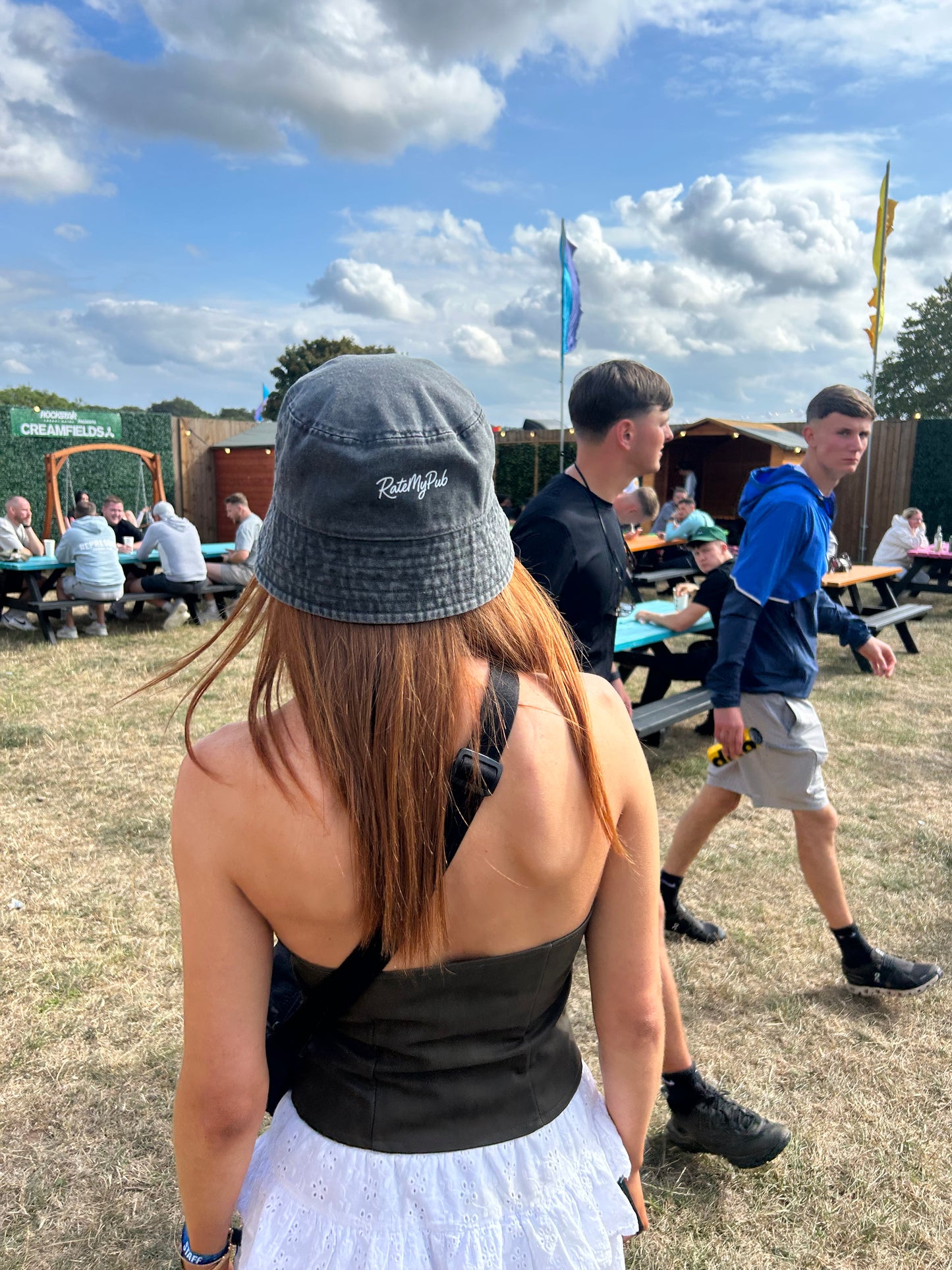 Lowcost x RATEMYPUB Bucket hat